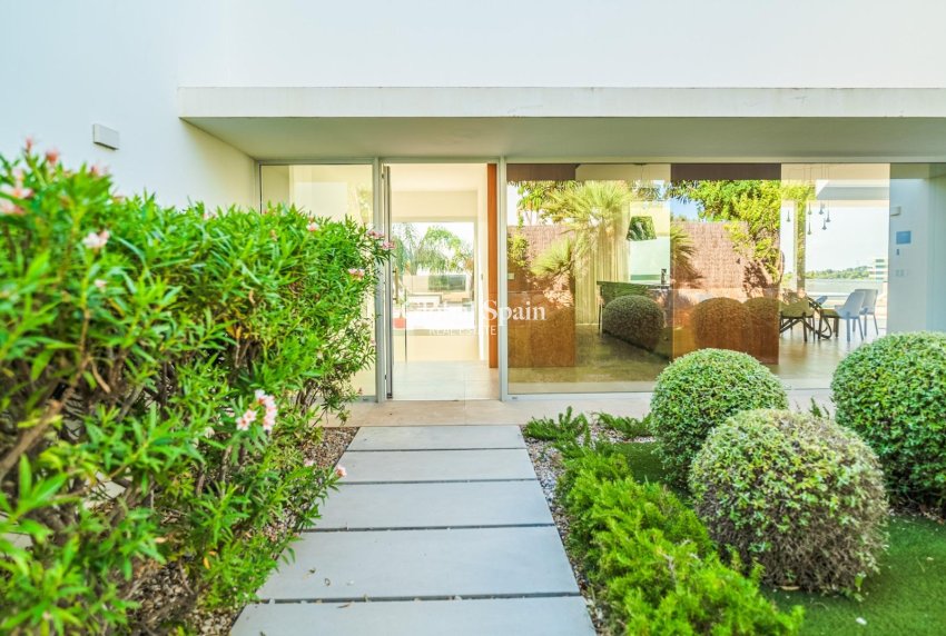 Wederverkoop - VILLA -
ORIHUELA - LAS COLINAS GOLF RESORT