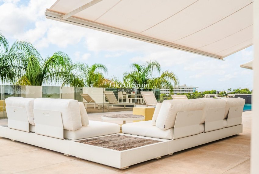 Wederverkoop - VILLA -
ORIHUELA - LAS COLINAS GOLF RESORT