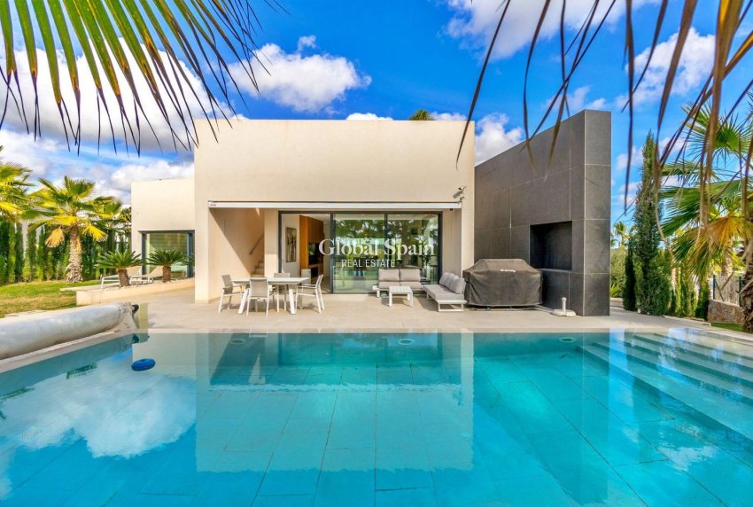 Wederverkoop - VILLA -
ORIHUELA - LAS COLINAS GOLF RESORT