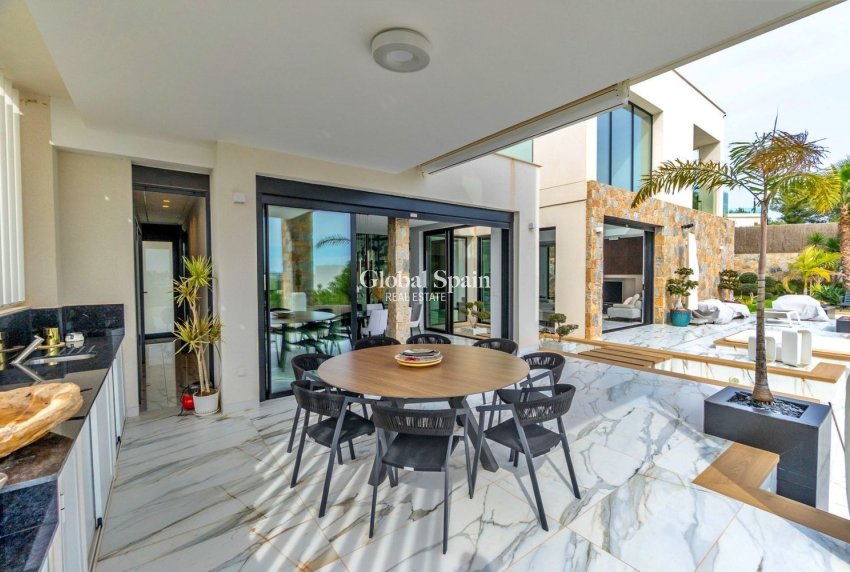 Wederverkoop - VILLA -
ORIHUELA - LAS COLINAS GOLF RESORT