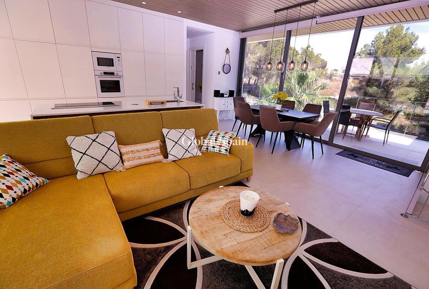 Wederverkoop - VILLA -
ORIHUELA - LAS COLINAS GOLF RESORT