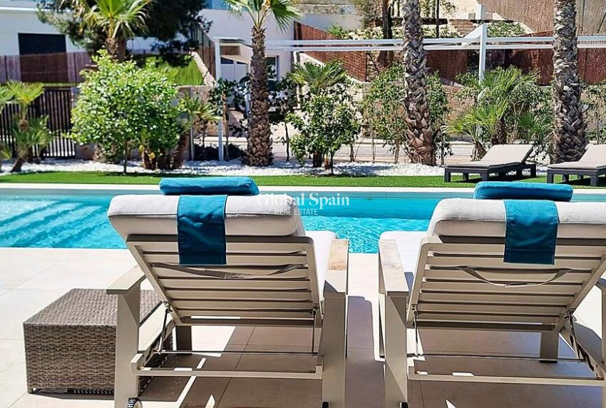 Wederverkoop - VILLA -
ORIHUELA - LAS COLINAS GOLF RESORT