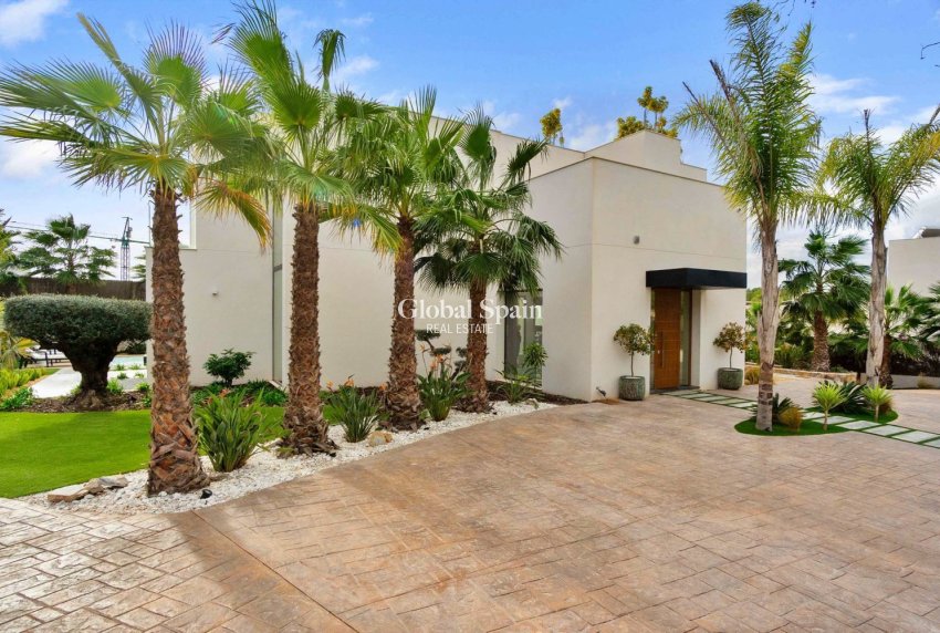 Wederverkoop - VILLA -
ORIHUELA - LAS COLINAS GOLF RESORT