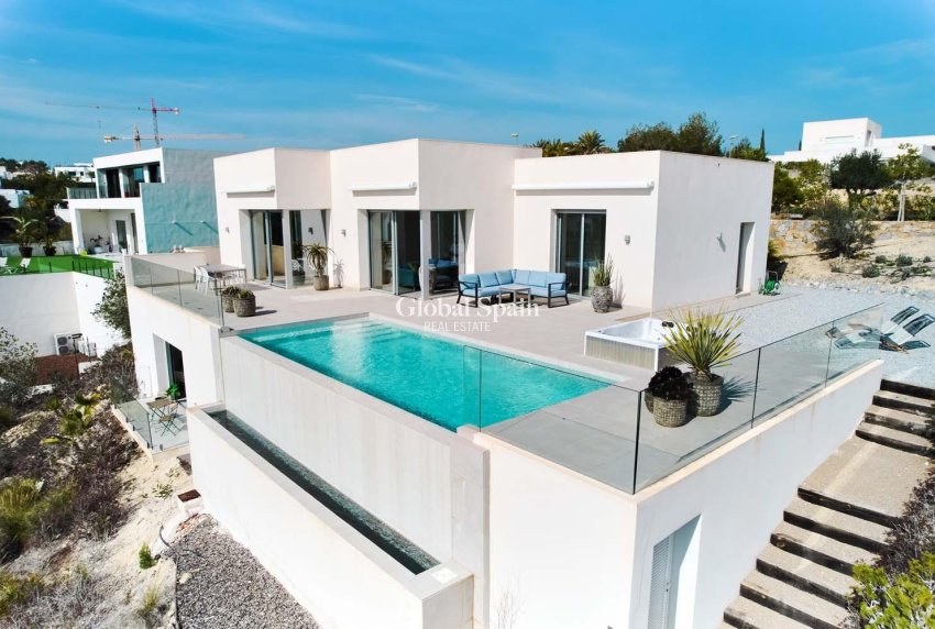 Wederverkoop - VILLA -
ORIHUELA - LAS COLINAS GOLF RESORT