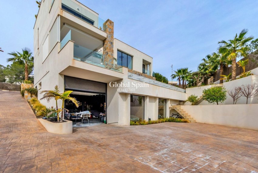 Wederverkoop - VILLA -
ORIHUELA - LAS COLINAS GOLF RESORT