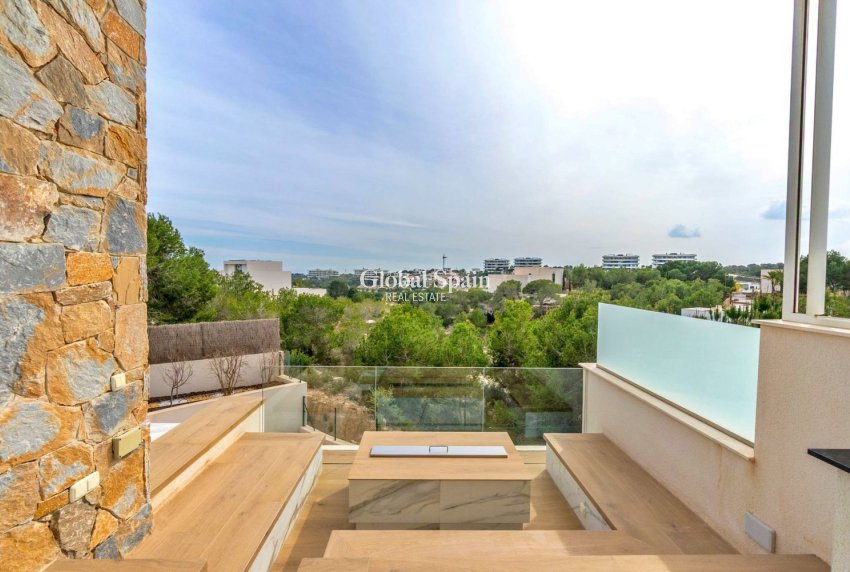 Wederverkoop - VILLA -
ORIHUELA - LAS COLINAS GOLF RESORT