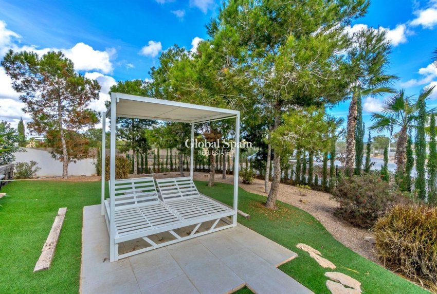 Wederverkoop - VILLA -
ORIHUELA - LAS COLINAS GOLF RESORT