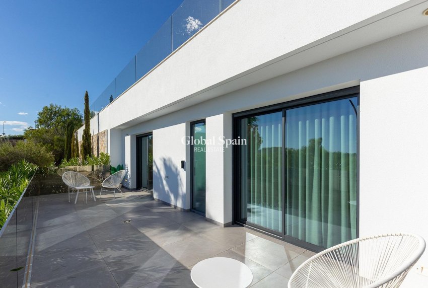 Wederverkoop - VILLA -
ORIHUELA - LAS COLINAS GOLF RESORT