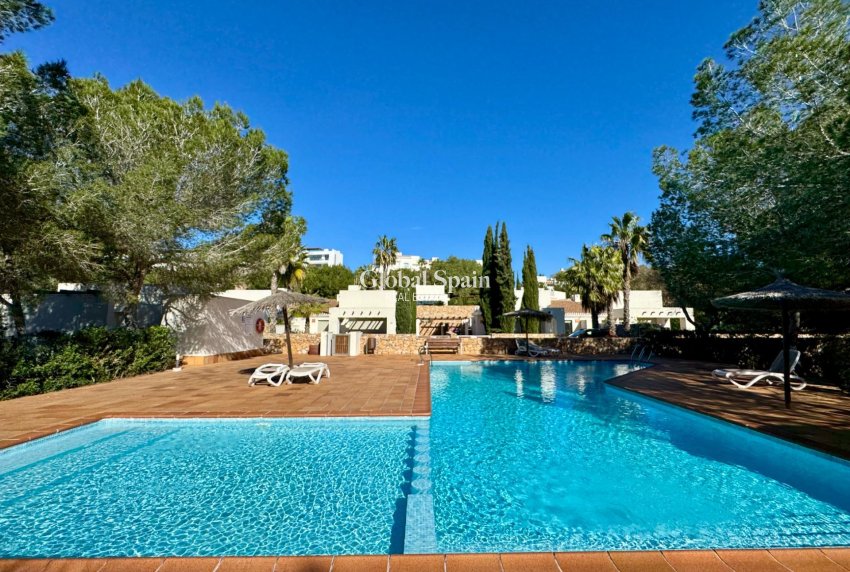 Wederverkoop - VILLA -
ORIHUELA - LAS COLINAS GOLF RESORT
