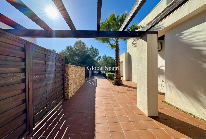 Wederverkoop - VILLA -
ORIHUELA - LAS COLINAS GOLF RESORT