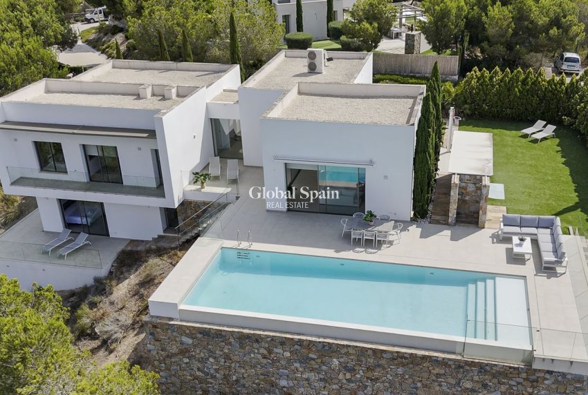 Wederverkoop - VILLA -
ORIHUELA - LAS COLINAS GOLF RESORT