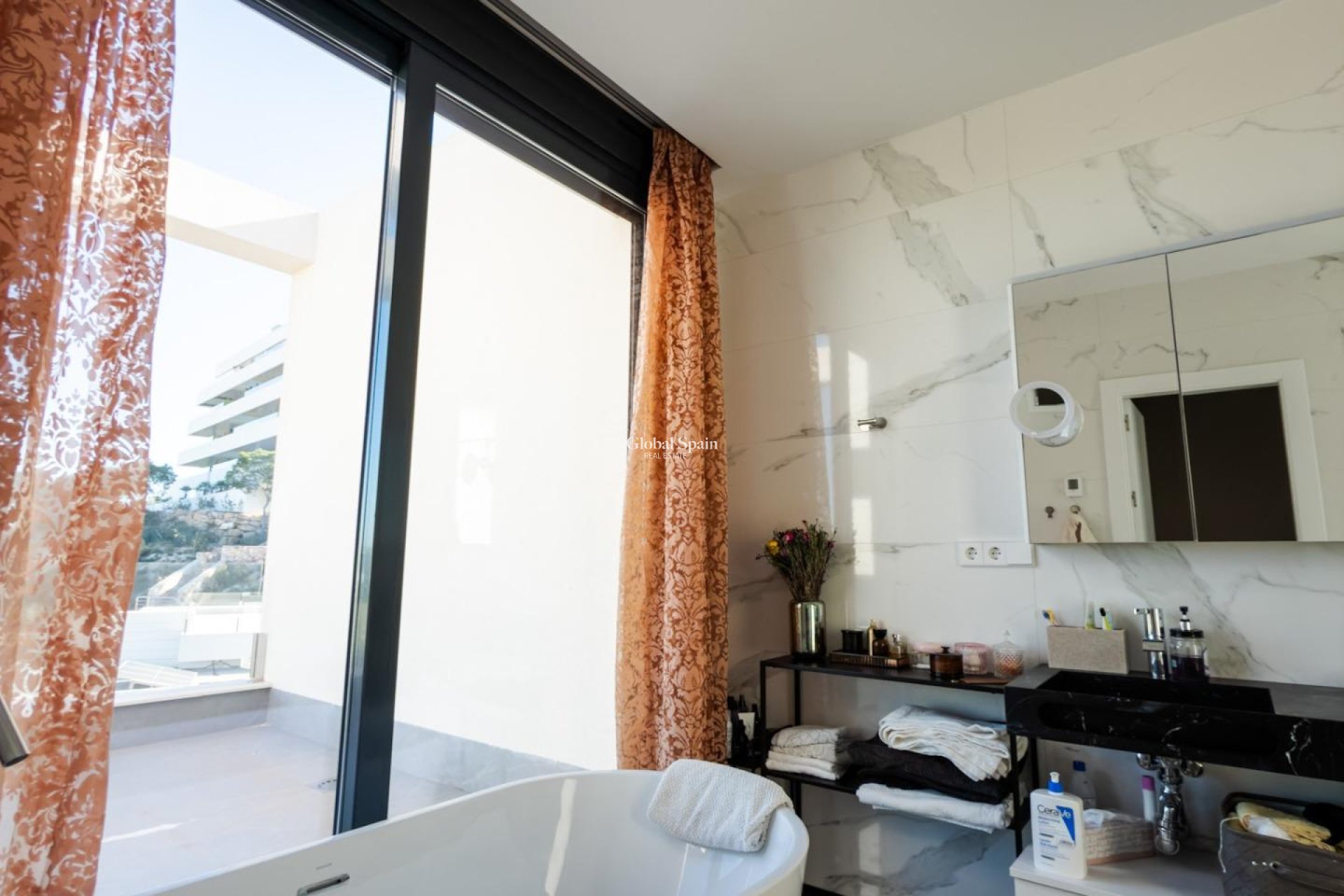 Wederverkoop - VILLA -
ORIHUELA - LAS COLINAS GOLF RESORT