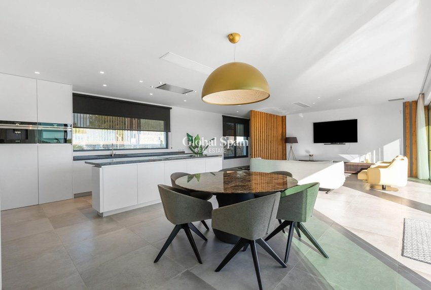 Wederverkoop - VILLA -
ORIHUELA - LAS COLINAS GOLF RESORT