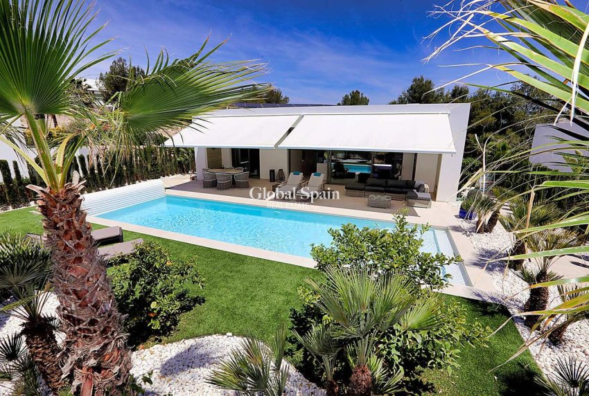 Wederverkoop - VILLA -
ORIHUELA - LAS COLINAS GOLF RESORT