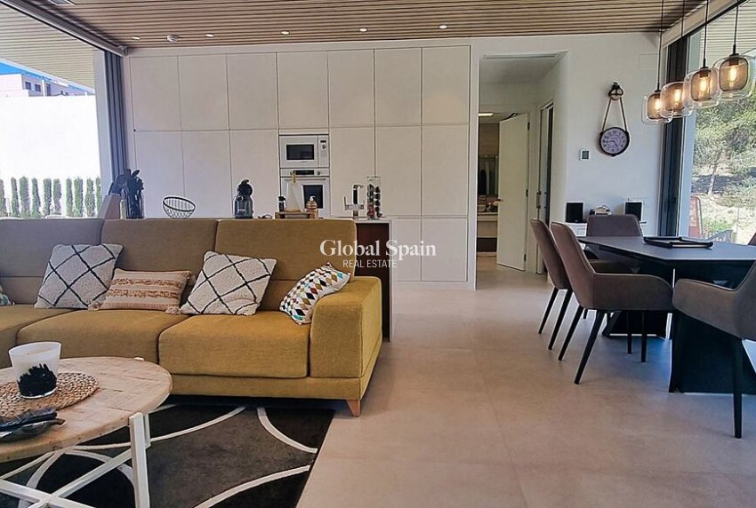 Wederverkoop - VILLA -
ORIHUELA - LAS COLINAS GOLF RESORT