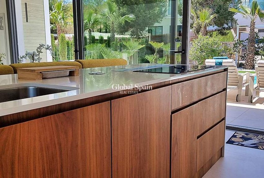 Wederverkoop - VILLA -
ORIHUELA - LAS COLINAS GOLF RESORT