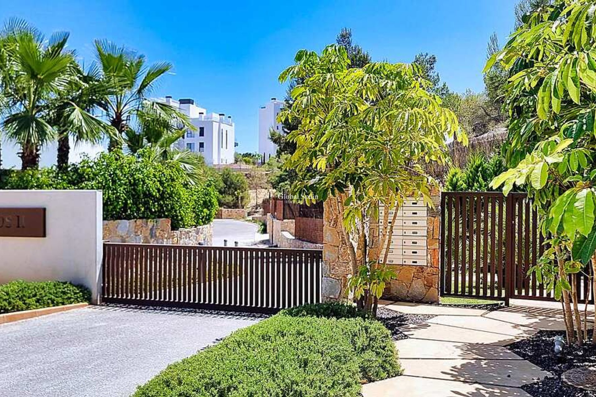 Wederverkoop - VILLA -
ORIHUELA - LAS COLINAS GOLF RESORT