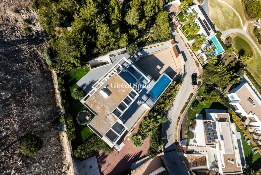 Wederverkoop - VILLA -
ORIHUELA - LAS COLINAS GOLF RESORT