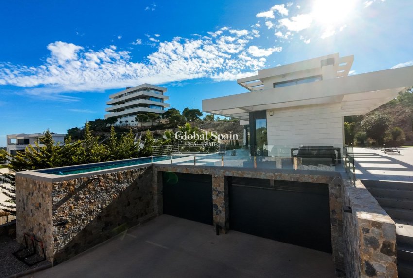 Wederverkoop - VILLA -
ORIHUELA - LAS COLINAS GOLF RESORT