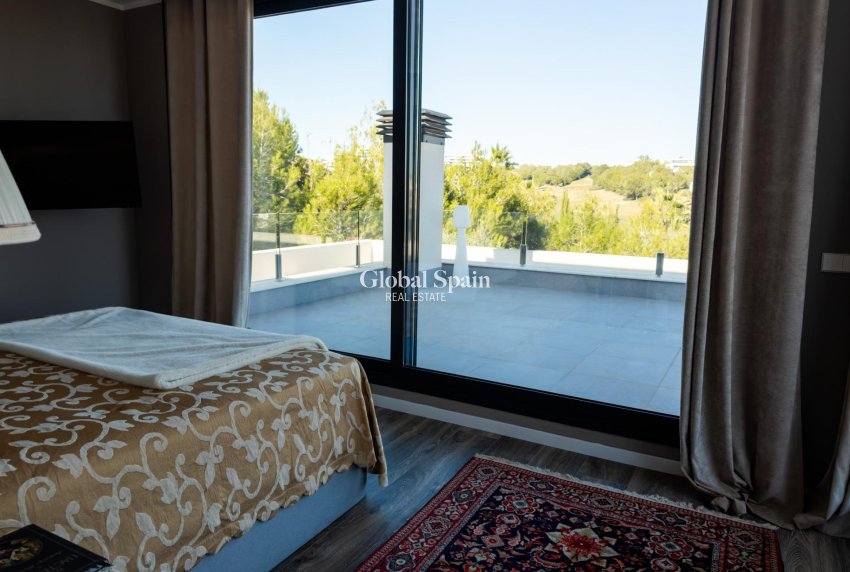 Wederverkoop - VILLA -
ORIHUELA - LAS COLINAS GOLF RESORT