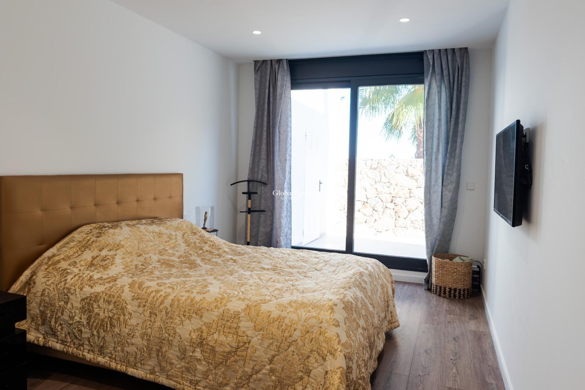 Wederverkoop - VILLA -
ORIHUELA - LAS COLINAS GOLF RESORT