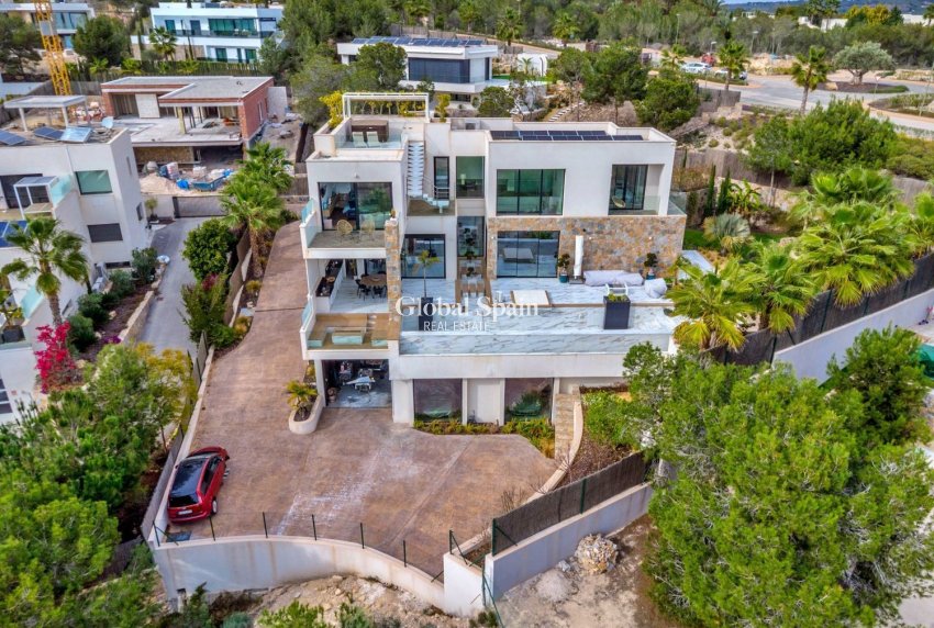 Wederverkoop - VILLA -
ORIHUELA - LAS COLINAS GOLF RESORT