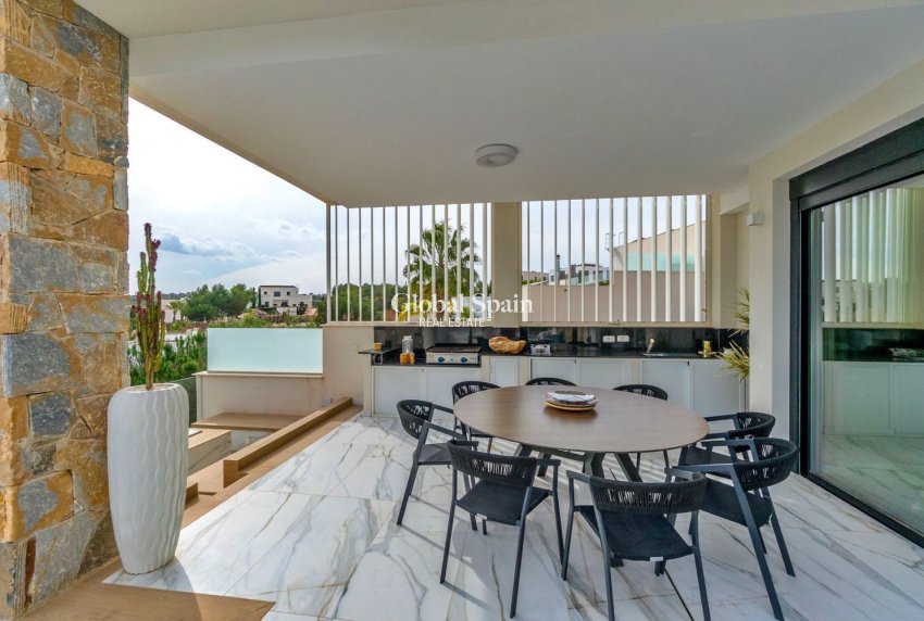 Wederverkoop - VILLA -
ORIHUELA - LAS COLINAS GOLF RESORT