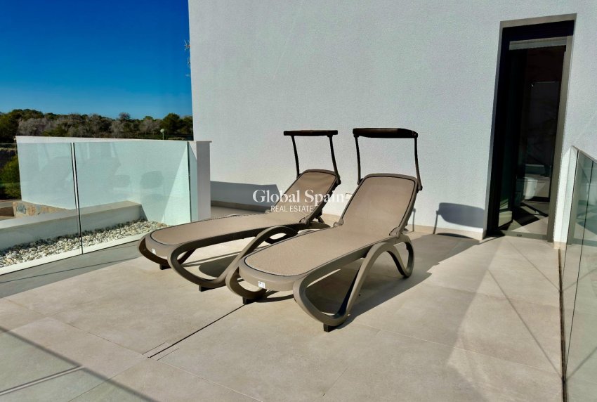 Wederverkoop - VILLA -
ORIHUELA - LAS COLINAS GOLF RESORT