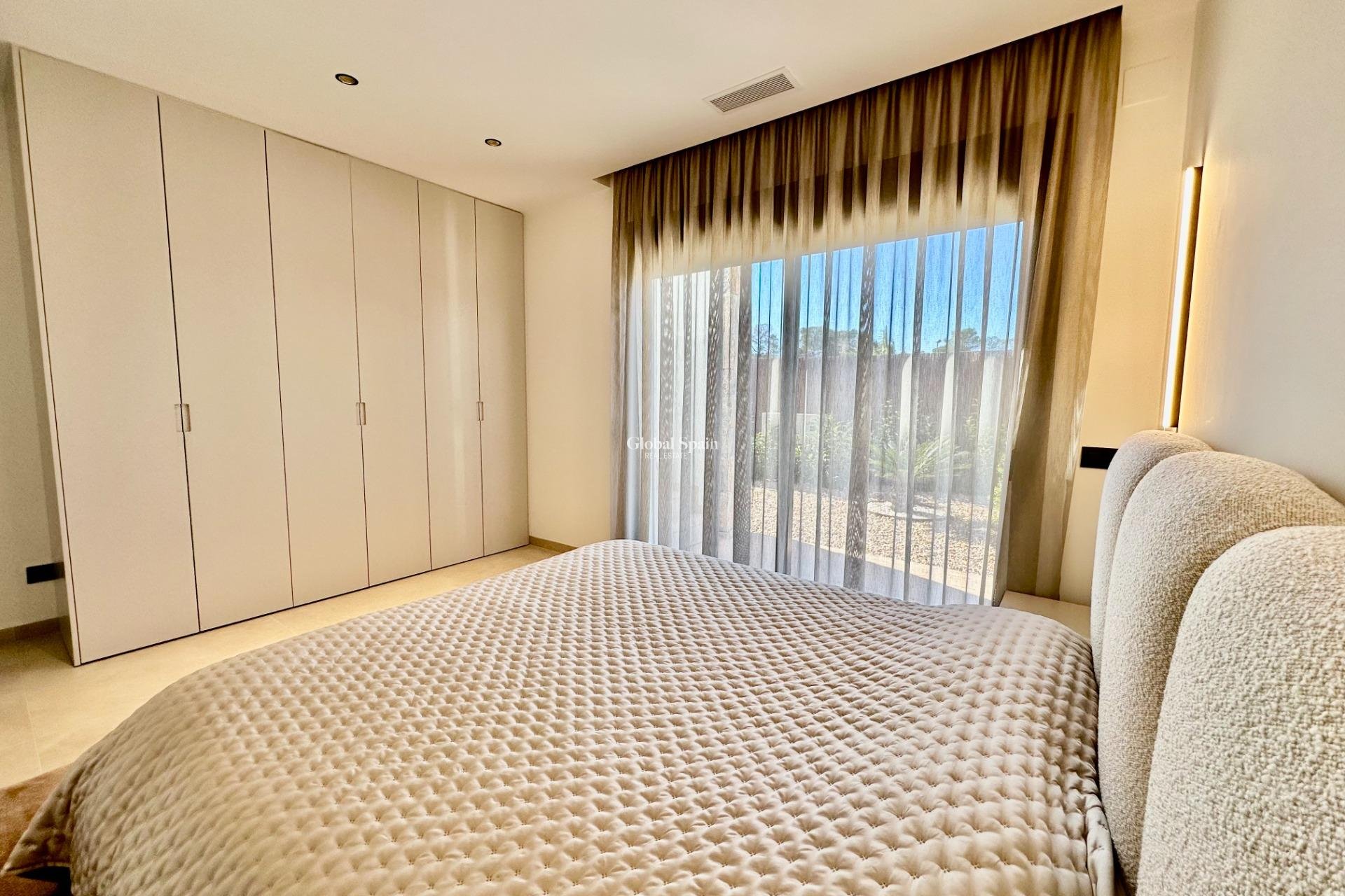 Wederverkoop - VILLA -
ORIHUELA - LAS COLINAS GOLF RESORT