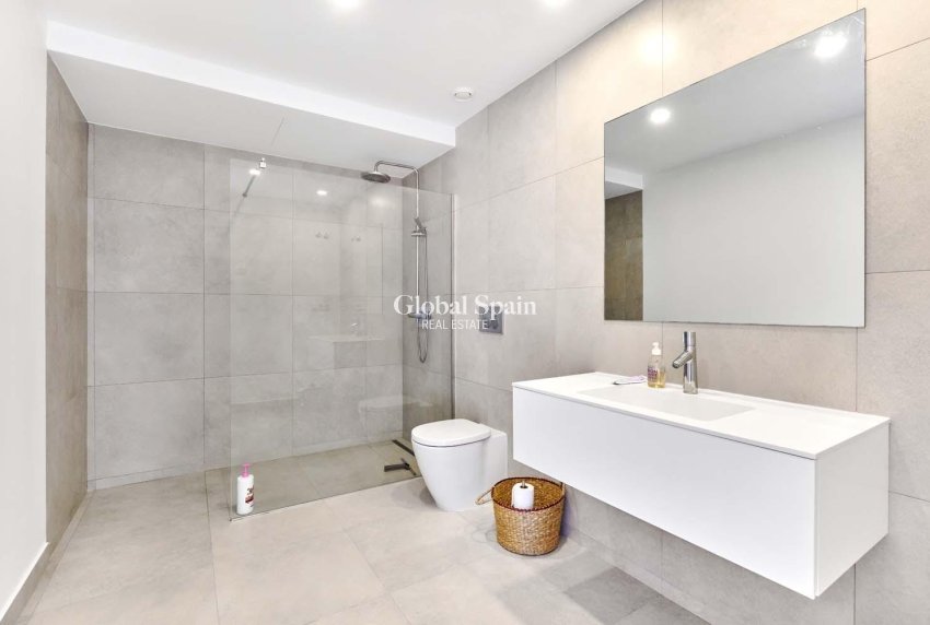 Wederverkoop - VILLA -
ORIHUELA - LAS COLINAS GOLF RESORT