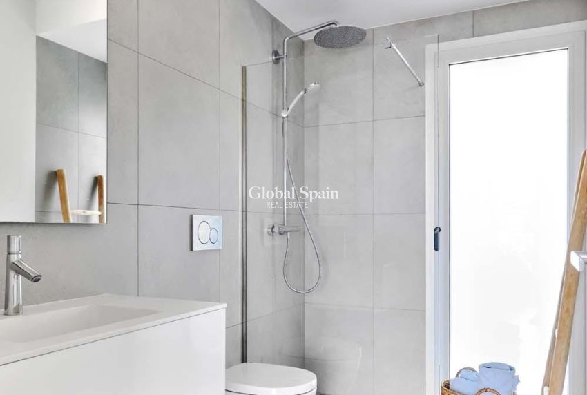 Wederverkoop - VILLA -
ORIHUELA - LAS COLINAS GOLF RESORT