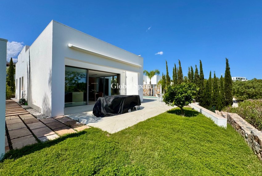 Wederverkoop - VILLA -
ORIHUELA - LAS COLINAS GOLF RESORT