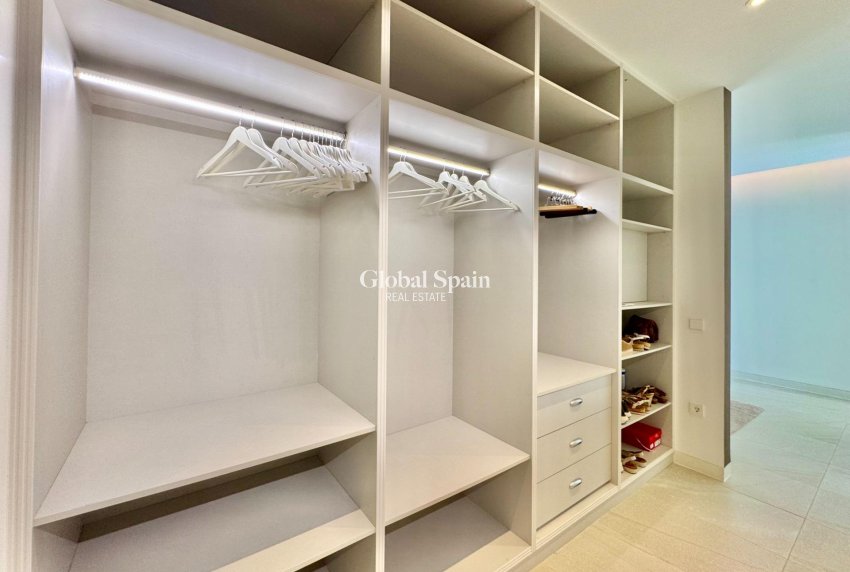 Wederverkoop - VILLA -
ORIHUELA - LAS COLINAS GOLF RESORT