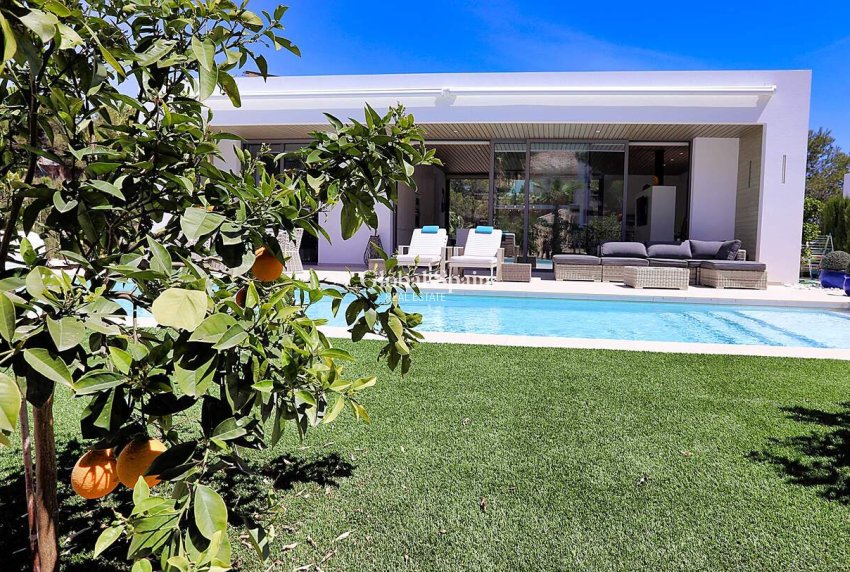 Wederverkoop - VILLA -
ORIHUELA - LAS COLINAS GOLF RESORT