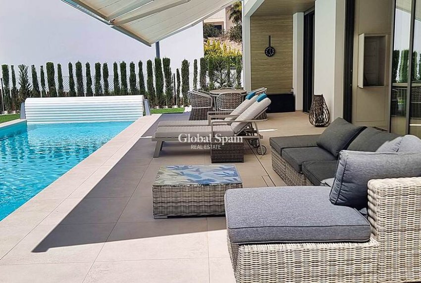 Wederverkoop - VILLA -
ORIHUELA - LAS COLINAS GOLF RESORT