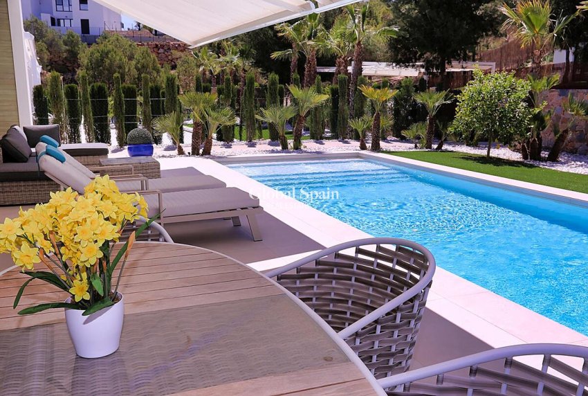Wederverkoop - VILLA -
ORIHUELA - LAS COLINAS GOLF RESORT