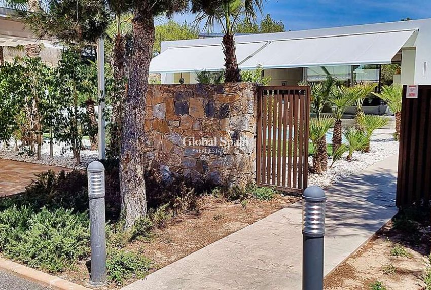 Wederverkoop - VILLA -
ORIHUELA - LAS COLINAS GOLF RESORT