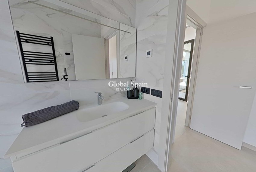 Wederverkoop - VILLA -
ORIHUELA - Las Colinas Golf