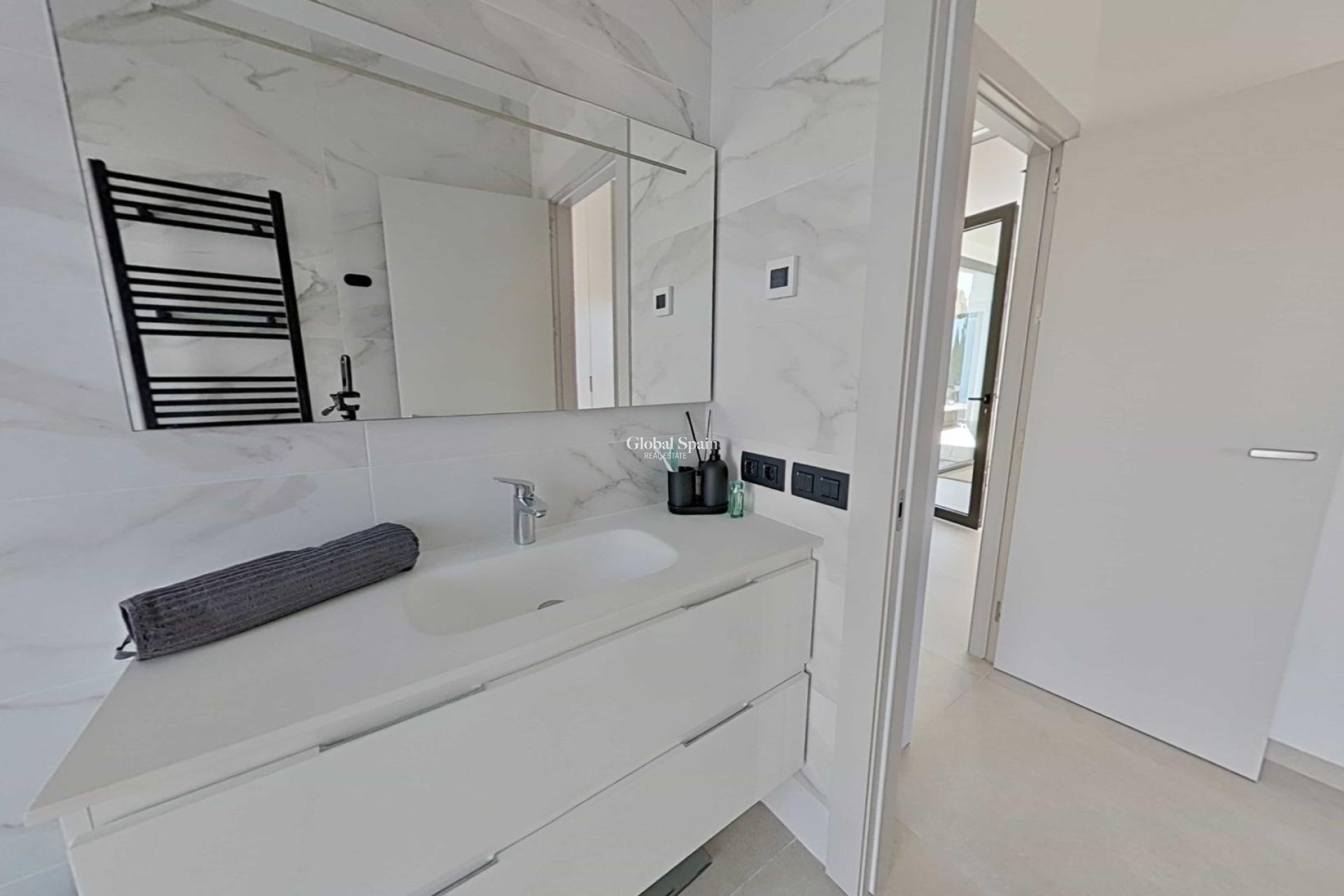 Wederverkoop - VILLA -
ORIHUELA - Las Colinas Golf