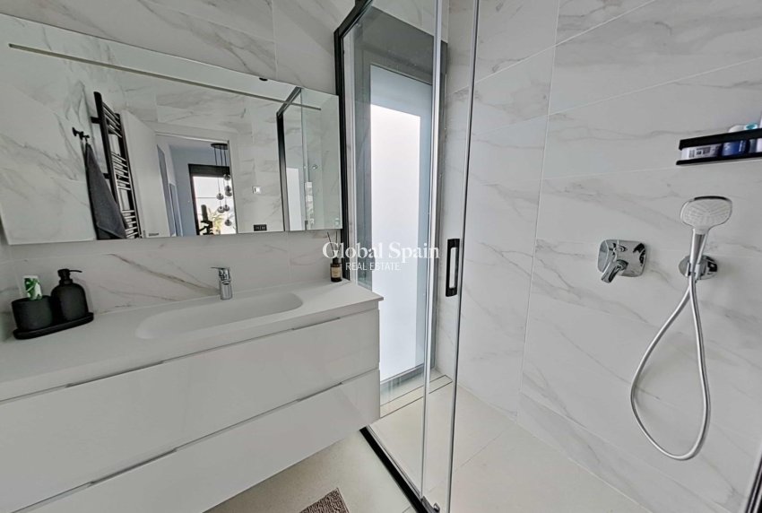 Wederverkoop - VILLA -
ORIHUELA - Las Colinas Golf