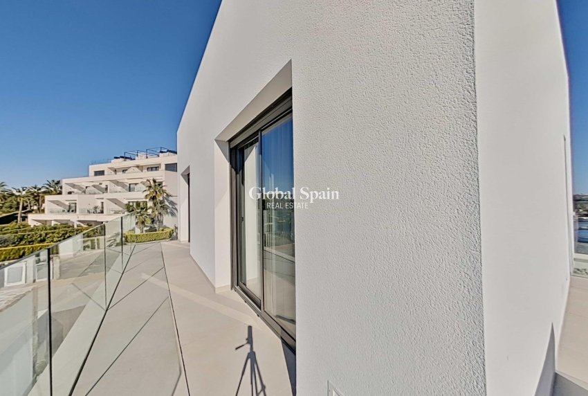 Wederverkoop - VILLA -
ORIHUELA - Las Colinas Golf