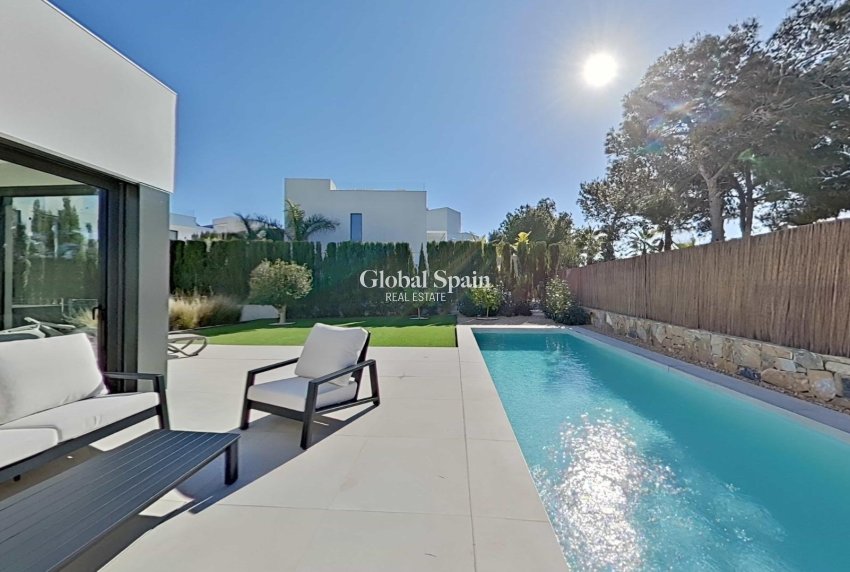 Wederverkoop - VILLA -
ORIHUELA - Las Colinas Golf