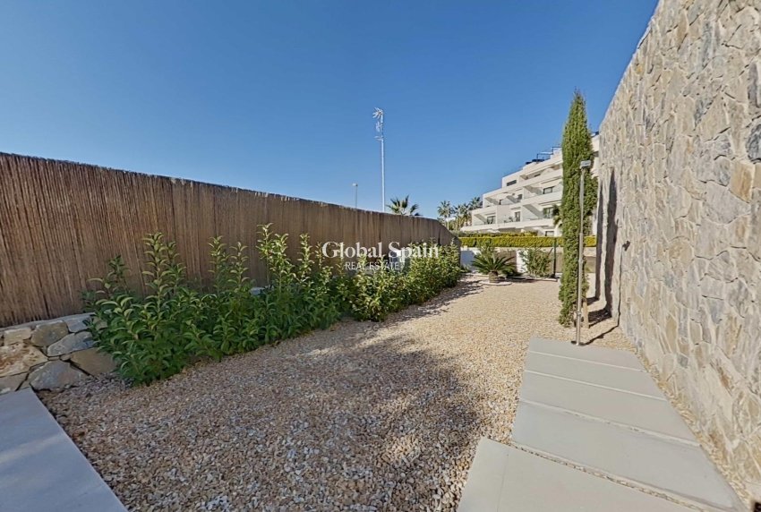 Wederverkoop - VILLA -
ORIHUELA - Las Colinas Golf