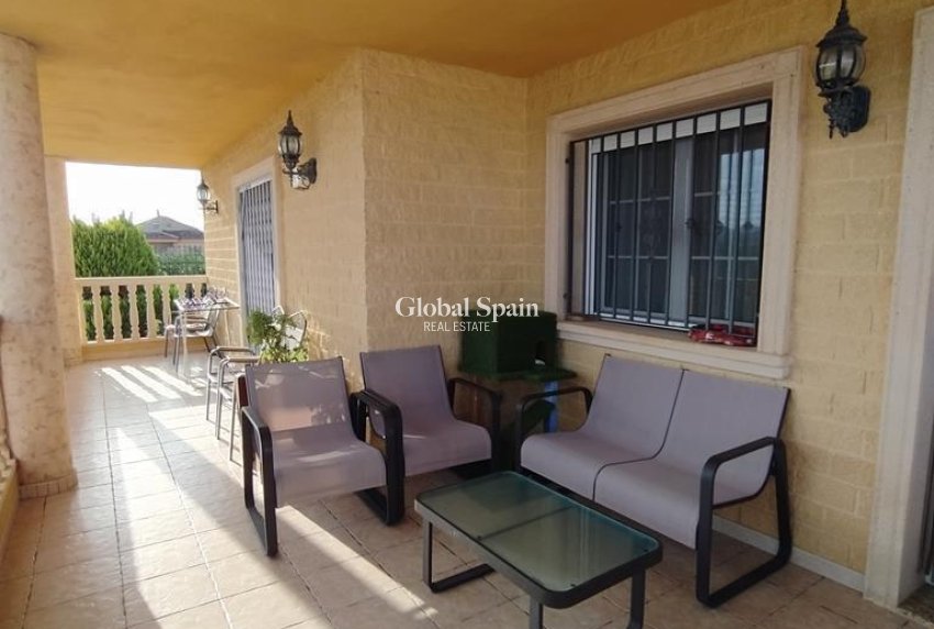 Wederverkoop - VILLA -
ORIHUELA - LOS DESEMPARADOS