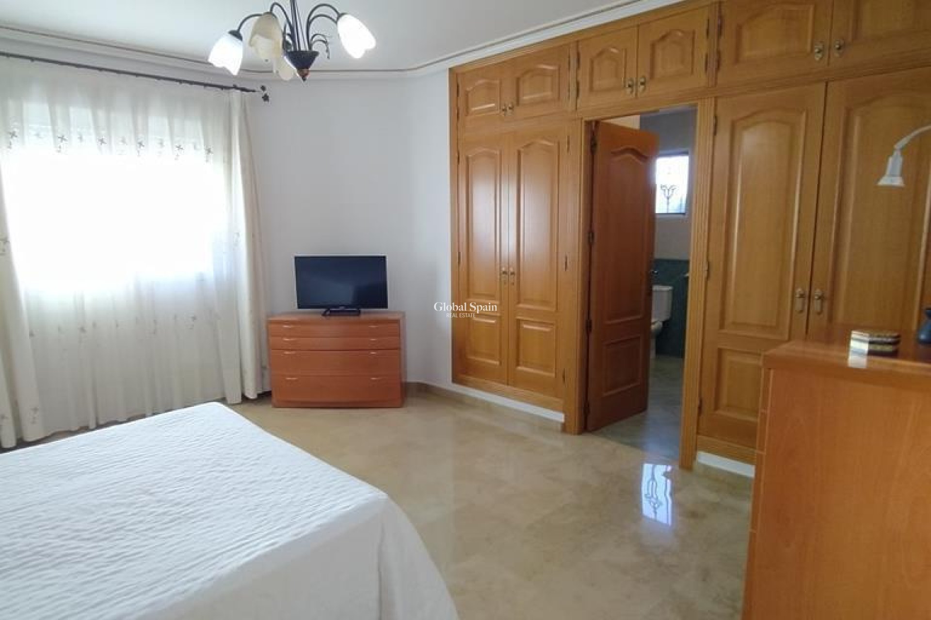 Wederverkoop - VILLA -
ORIHUELA - LOS DESEMPARADOS