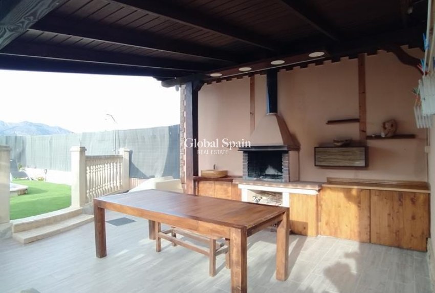 Wederverkoop - VILLA -
ORIHUELA - LOS DESEMPARADOS