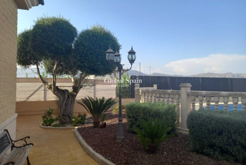 Wederverkoop - VILLA -
ORIHUELA - LOS DESEMPARADOS