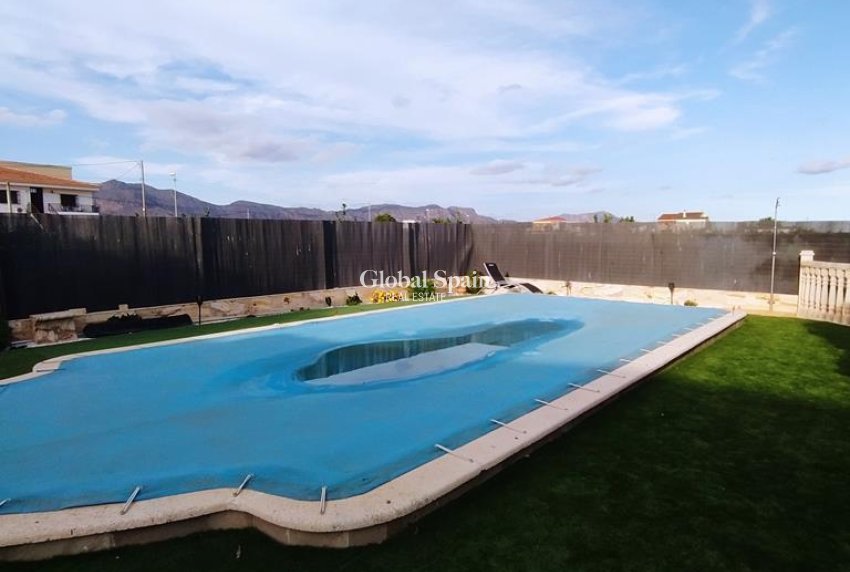 Wederverkoop - VILLA -
ORIHUELA - LOS DESEMPARADOS