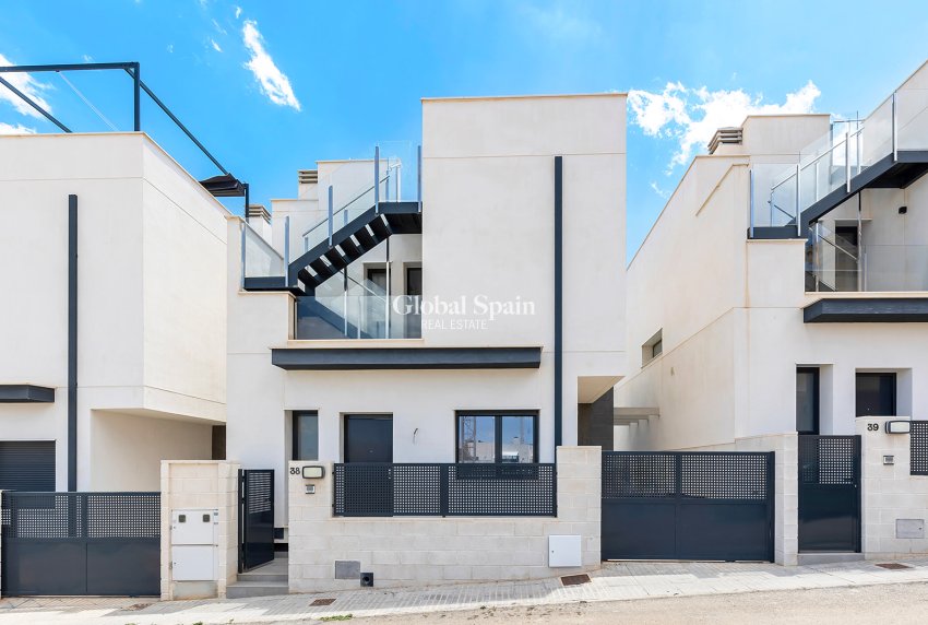 Wederverkoop - VILLA -
ORIHUELA - Orihuela Costa