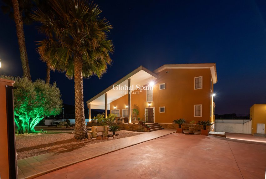 Wederverkoop - Villa -
ORIHUELA - Orihuela